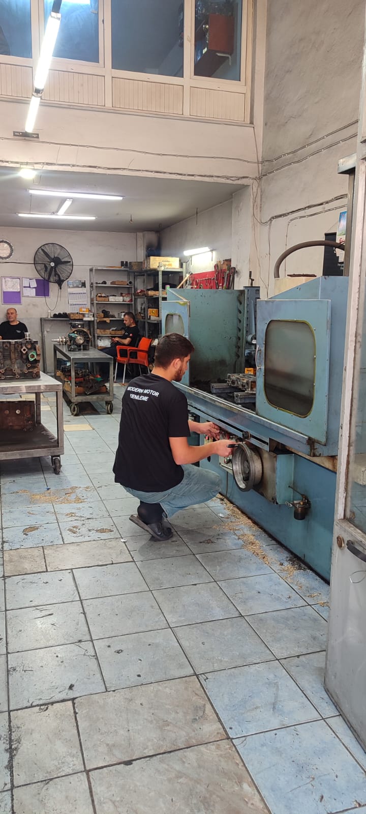 Modern Motor Yenileme atölye çalışma alanı